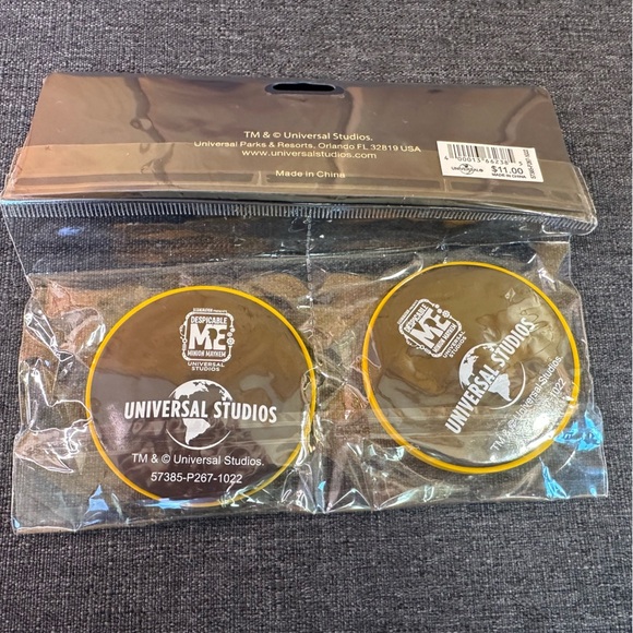 Minions Villain Con Magnet set of 2 Universal Studios Parks NWT - Picture 3 of 7